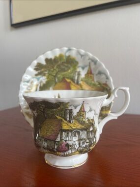 Vintage Royal Albert Fine Bone China Tea Cup & Saucer English Country Cottage